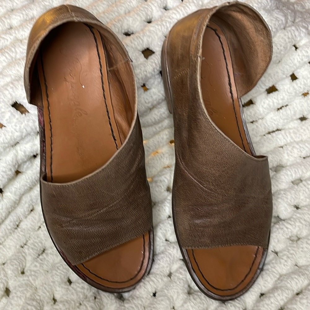 Free‎ People Royal Taupe sandal. Size 9. Leather. See pics. Normal wear.